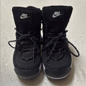 Nike Black Sneakers Sleek Design